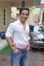 Tusshar Kapoor Promote Shorr in City on Holi day in Juhu, Mumbai on 20th March 2011 (6).JPG